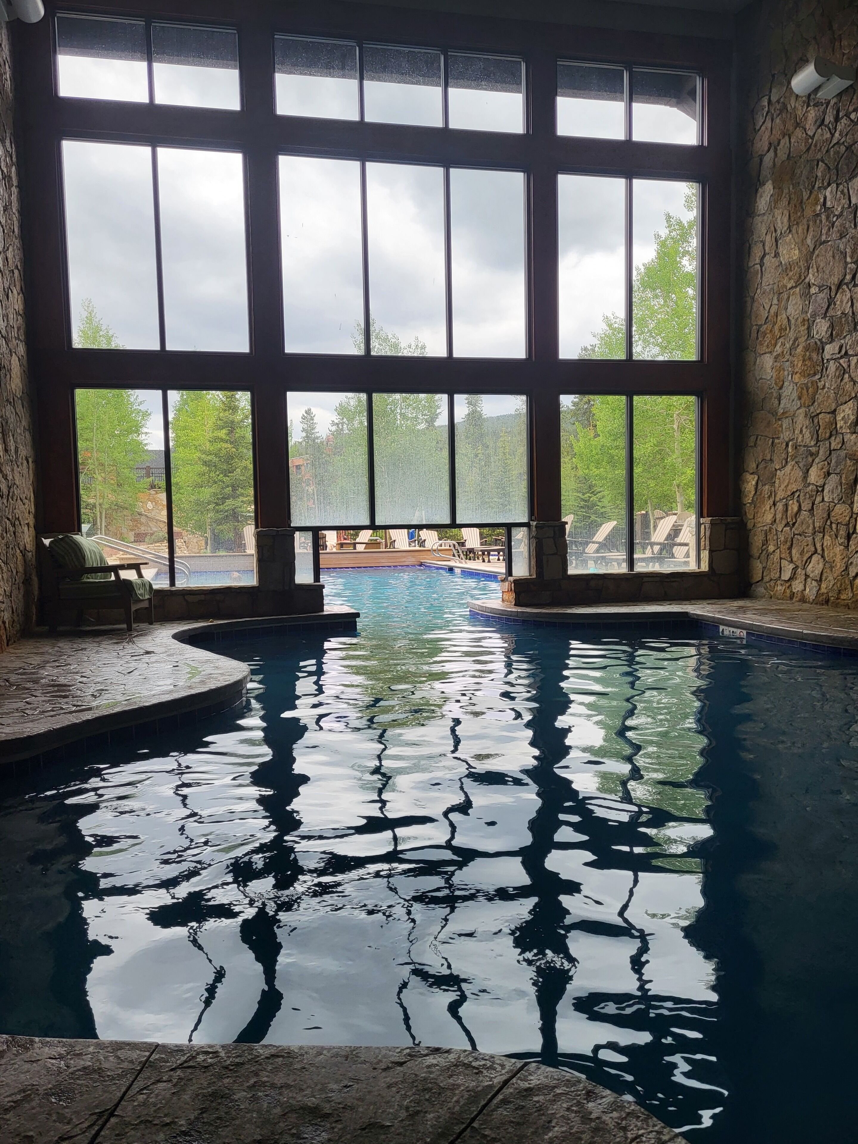 Piscine couverte, piscine extérieure