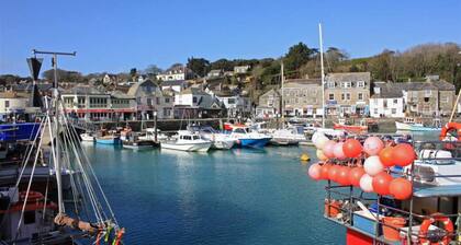 Sunshine Retreat - Two Bedroom Cottage, Sleeps 4