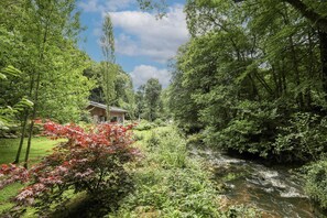 Property grounds - Dippers, woodland setting at the Luxulyan Valley (England)