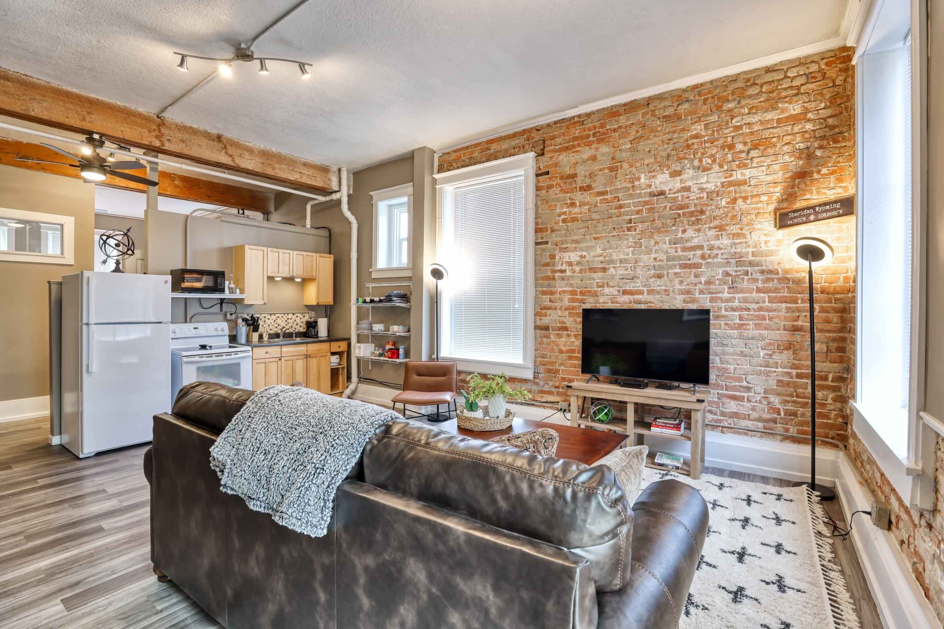 Televisión y oficina 