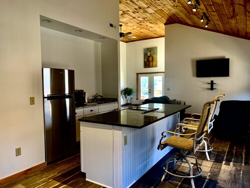 Horse Friendly Barn Apartment with central location to hiking biking brewery’s