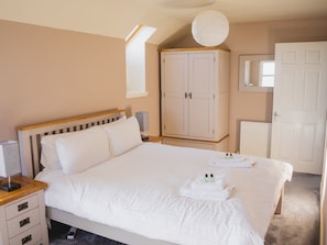 2 bedrooms, iron/ironing board, free WiFi, bed sheets
