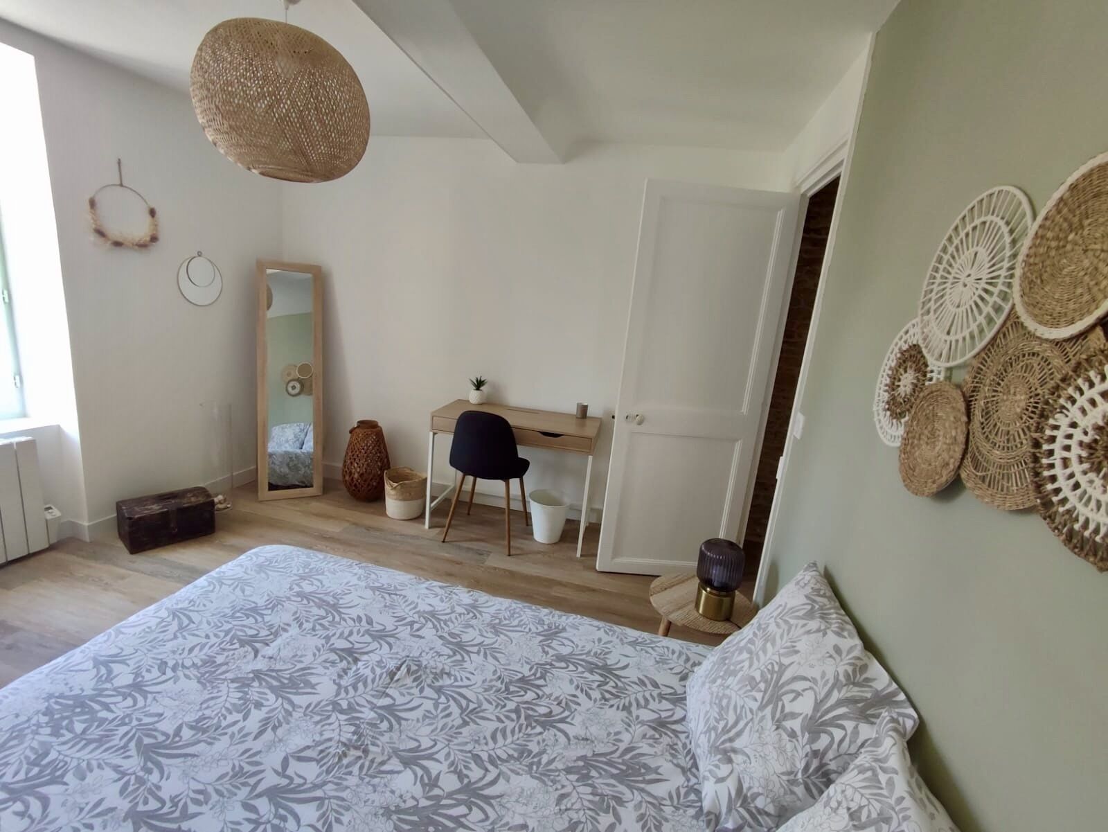 The mother-of-pearl of Saint Aubin sur Mer