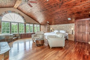 6 bedrooms, desk, iron/ironing board, travel crib - Large cottage with Water front, Heated Pool, sauna, 4 family rooms (Fergus)