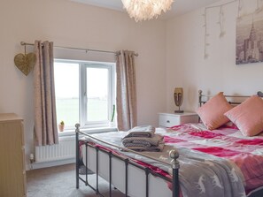 4 bedrooms, free WiFi, bed sheets - Boasting a private garden, stunning views and ample parking. (St. Michael&rsquo;s on Wyre)