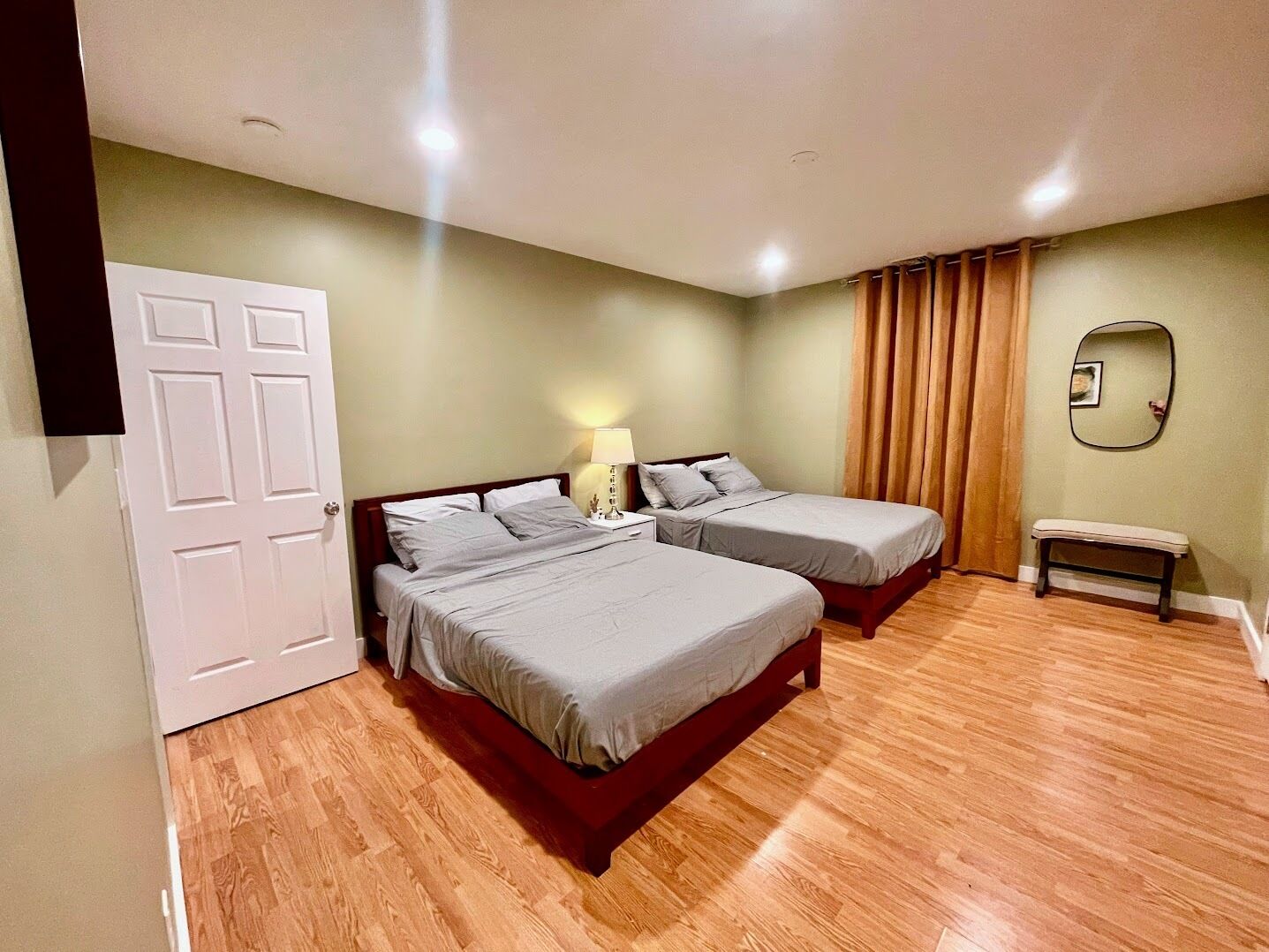 4 bedrooms, desk, iron/ironing board, free WiFi