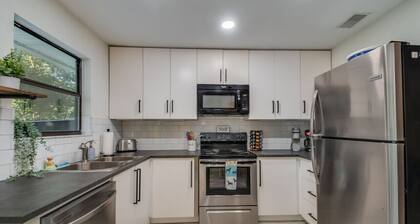 Cozy Ocala Cottage - Dog Friendly - 5 miles to WEC