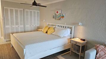 In-room safe, WiFi (free)
