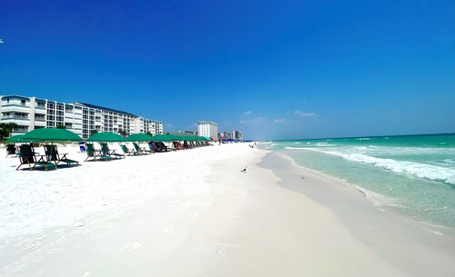 Luxury Condo | Beach Front | Spectacular Views | Designer Decor