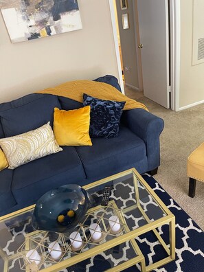 TV, fireplace, Netflix, Hulu
