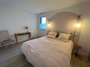 1 slaapkamer, een strijkplank/strijkijzer, gratis wifi