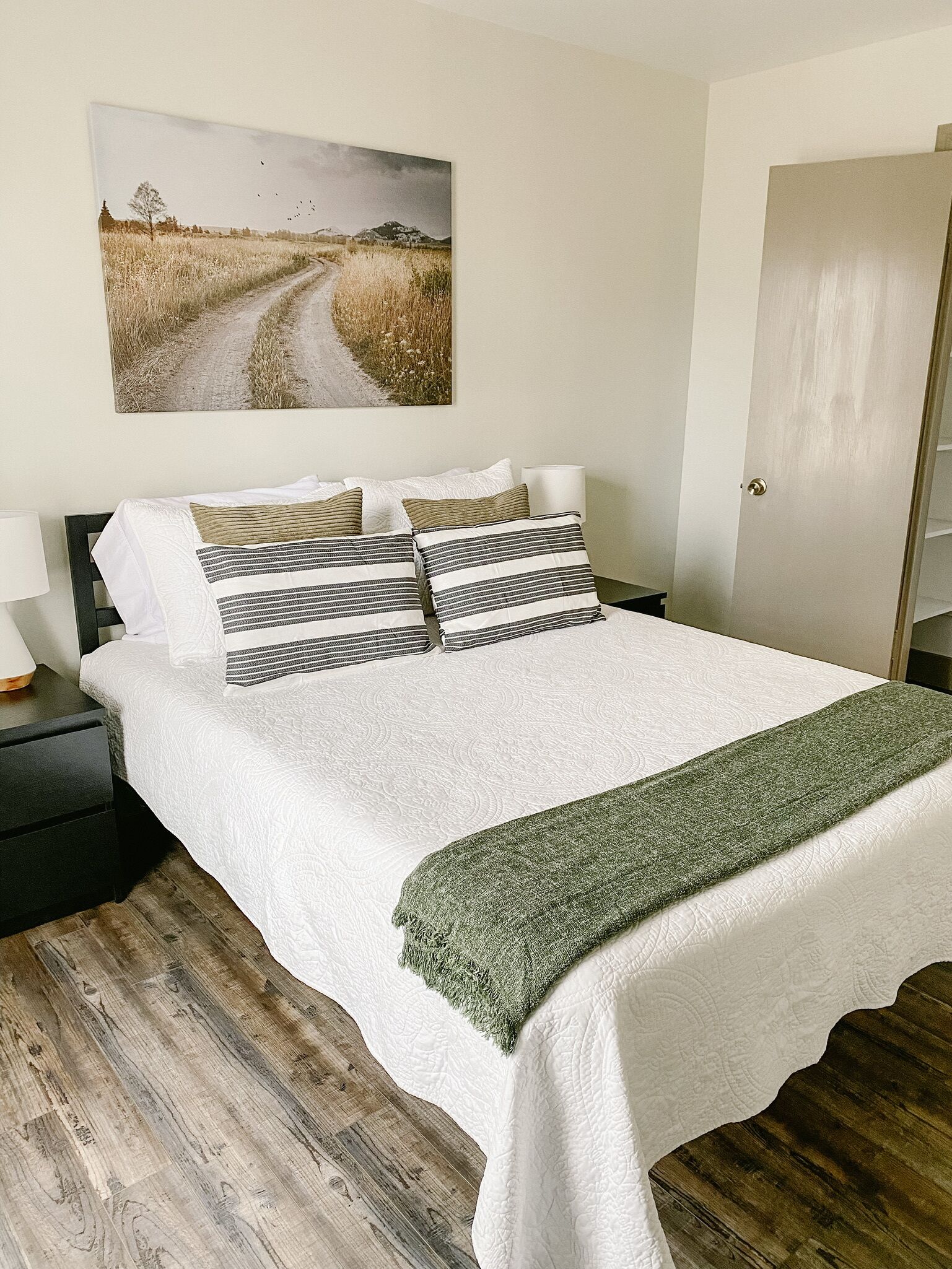 4 bedrooms, desk, iron/ironing board, free WiFi