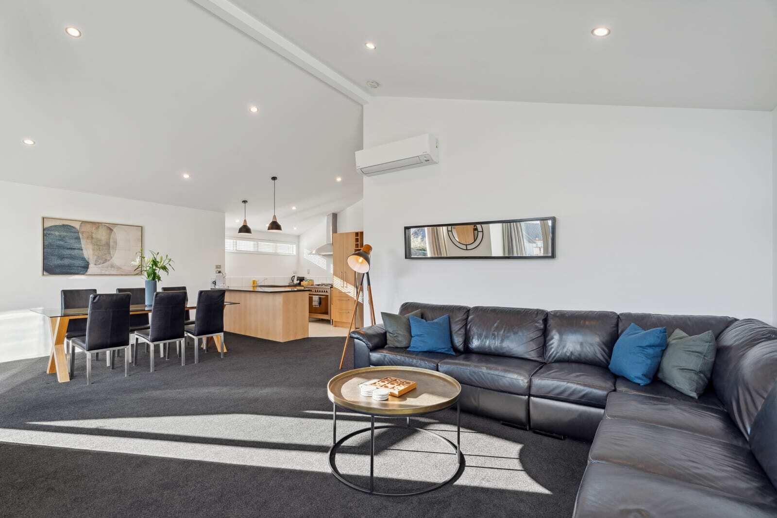 Fernseher, Kamin, Stereoanlage, Arbeitsbereiche