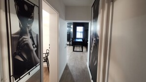 A hallway with a dining area in the background, featuring a table and chairs. - Apartament BDSM Luxxx Częstochowa (Czestochowa)