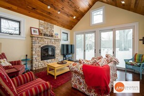 TV, fireplace, offices