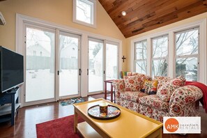 TV, fireplace, offices