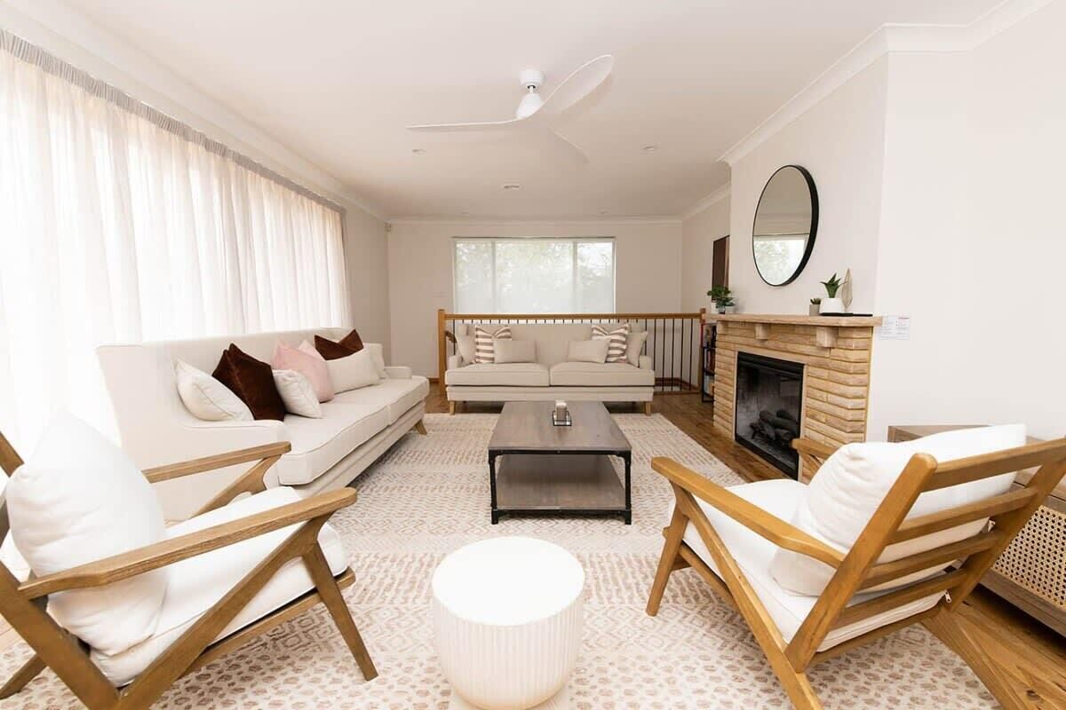 TV, fireplace, Netflix, books