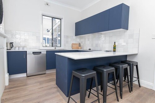 McNamara Lane - CBD, 7 Smart TVs, Sleeps 11