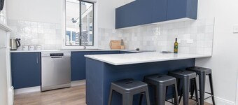 McNamara Lane - CBD, 7 Smart TVs, Sleeps 11