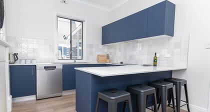 McNamara Lane - CBD, 7 Smart TVs, Sleeps 11