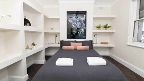 Unclassified image, 5 of 44, button - McNamara Lane - CBD, 7 Smart TVs, Sleeps 11 (Orange)