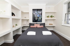 5 habitaciones, tabla de planchar con plancha, cuna de viaje y wifi