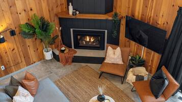 Tv, pejs, bøger, kontorer