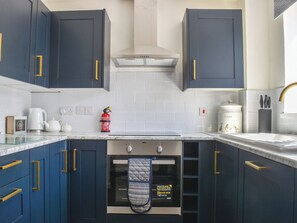 Dishwasher, cookware/dishes/utensils, freezer
