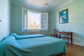 3 Schlafzimmer, Schreibtisch, Bügeleisen/Bügelbrett, kostenloses WLAN