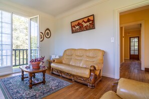 Télévision, chaîne hi-fi