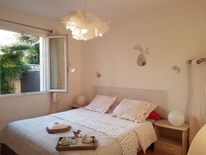 2 chambres, fer et planche à repasser, Wi-Fi gratuit, draps fournis