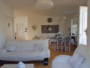 Télévision, chaîne hi-fi