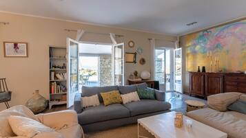 Télévision, cheminée