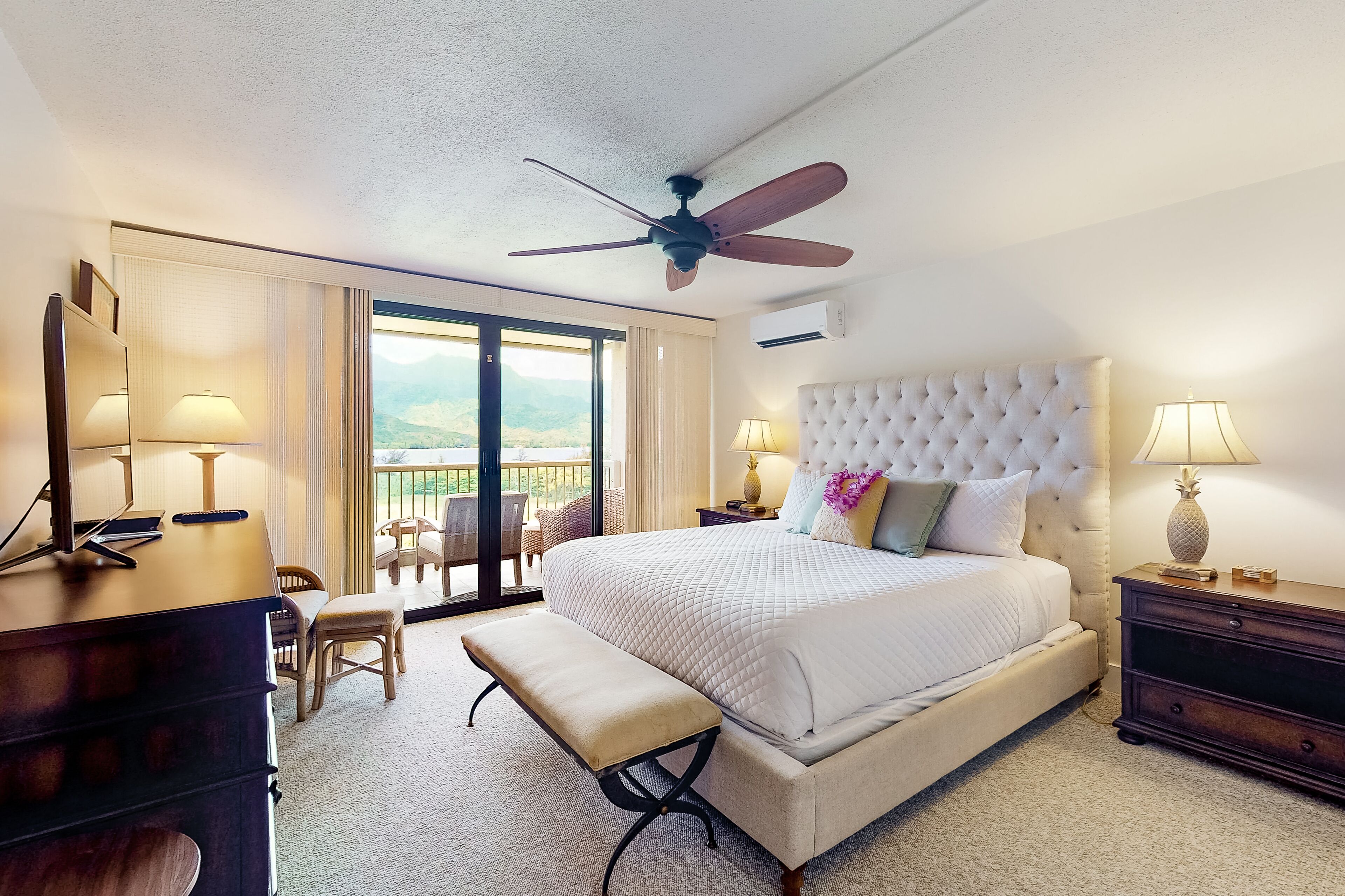 Two-bedroom corner condo with spectacular views of Hanalei Bay & AC