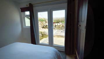 Traditional Cabin | 2 bedrooms, free WiFi, bed sheets