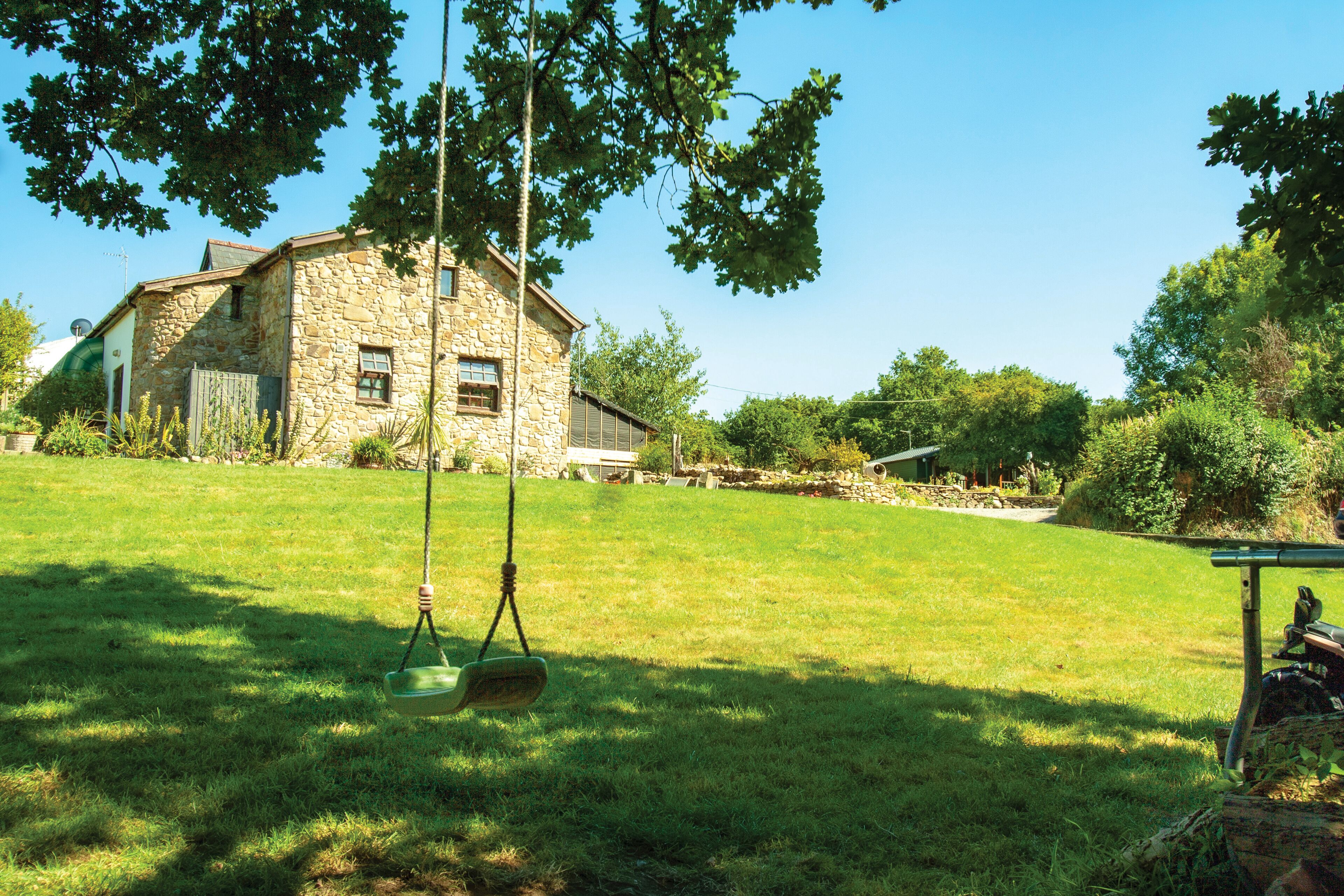 Merlins Cabin - 2 Bed - Blaen Cedi Farm