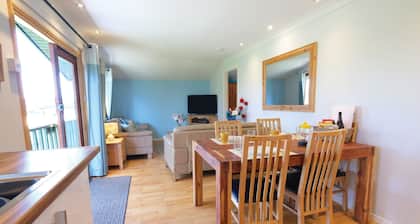 Merlins Cabin - 2 Bed - Blaen Cedi Farm