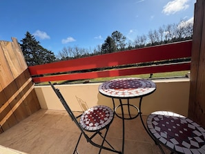 Room, Balcony
