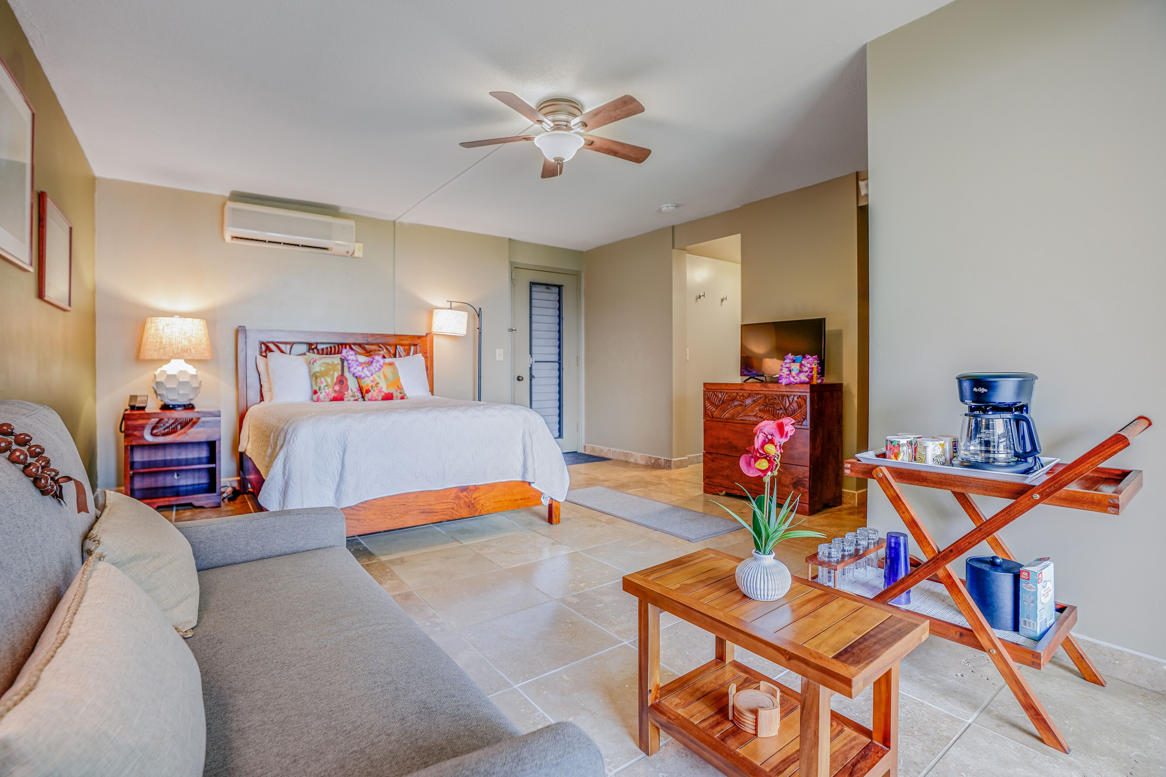 Resort hotel room with Bali Hai & ocean views, lanai, 2 pools & 8 tennis courts