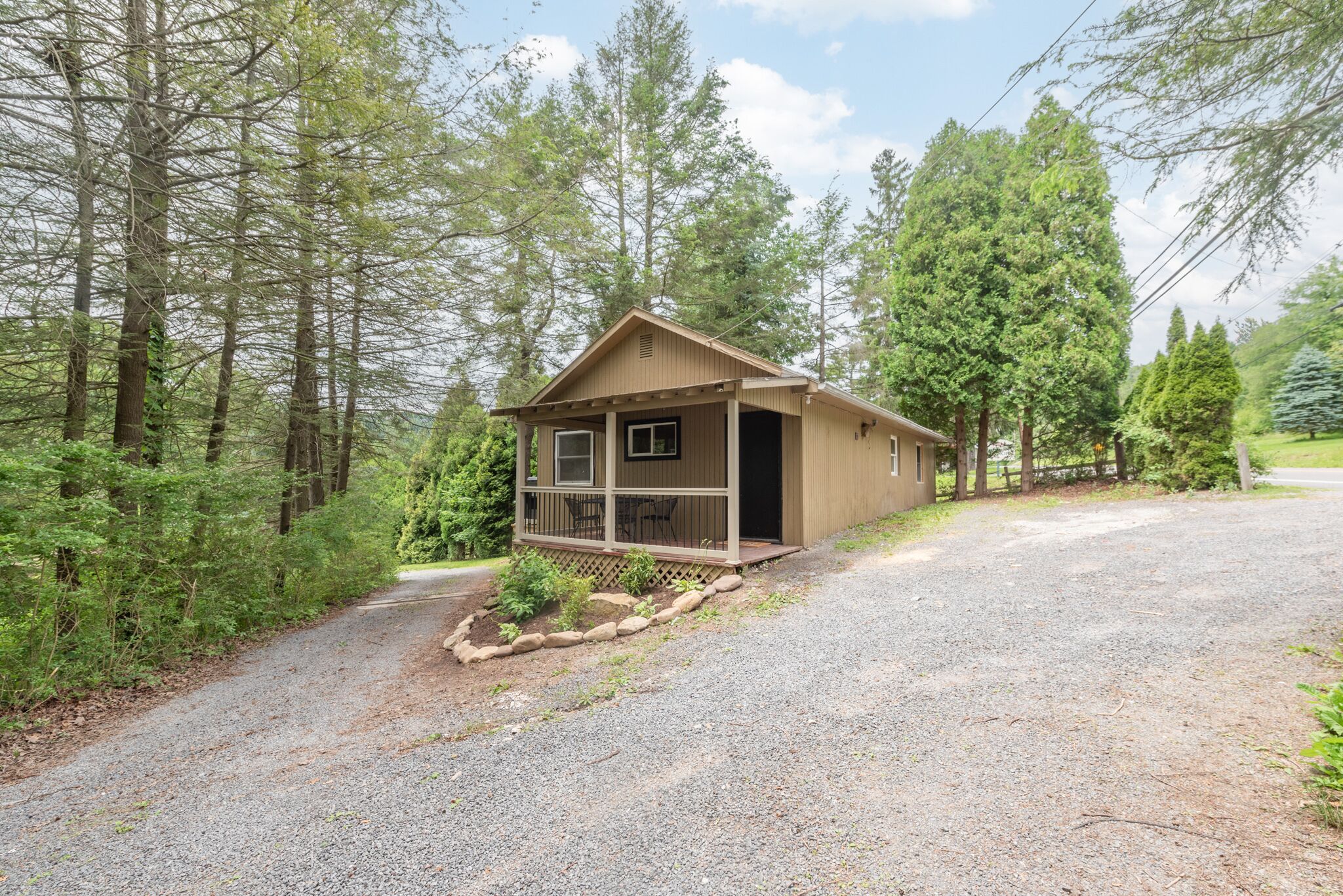 New! Toasted Marshmallow: Lakefront, Dogs Welcome, Dock Slip, Hot Tub!