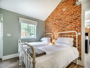 3 bedrooms, free WiFi, bed sheets