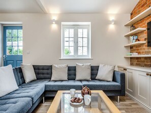 Living area - 3 bedroom accommodation in Hatherop, near Cirencester (Cirencester)