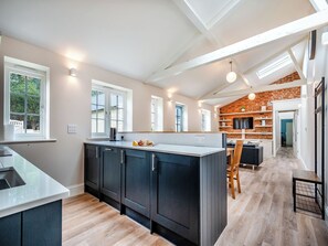 Interior - 3 bedroom accommodation in Hatherop, near Cirencester (Hatherop, near Cirencester)