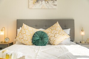 1 chambre, fer et planche à repasser, accès au Wi-Fi (inclus)