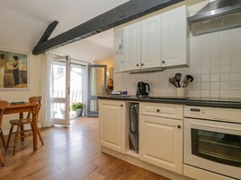 Cottage | Private kitchen | Fridge, dishwasher, electric kettle, toaster