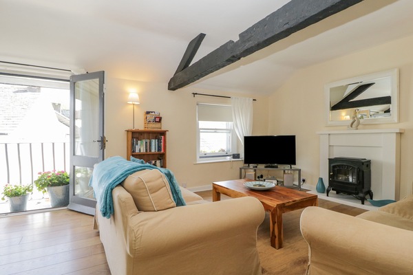 Cottage | Living area | Fireplace, DVD player