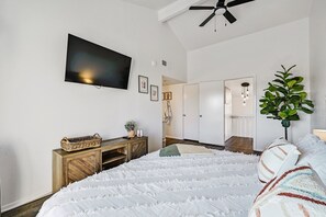 3 bedrooms, travel crib, free WiFi, bed sheets