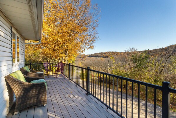 Terrace/patio - Swiss Valley Getaway - Dubuque / Tri-State Area (Dubuque)