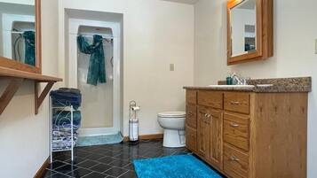 Combined shower/tub, towels, soap, shampoo