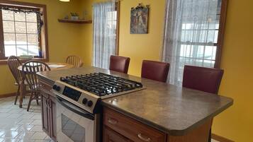 雪櫃、微波爐、焗爐、爐具